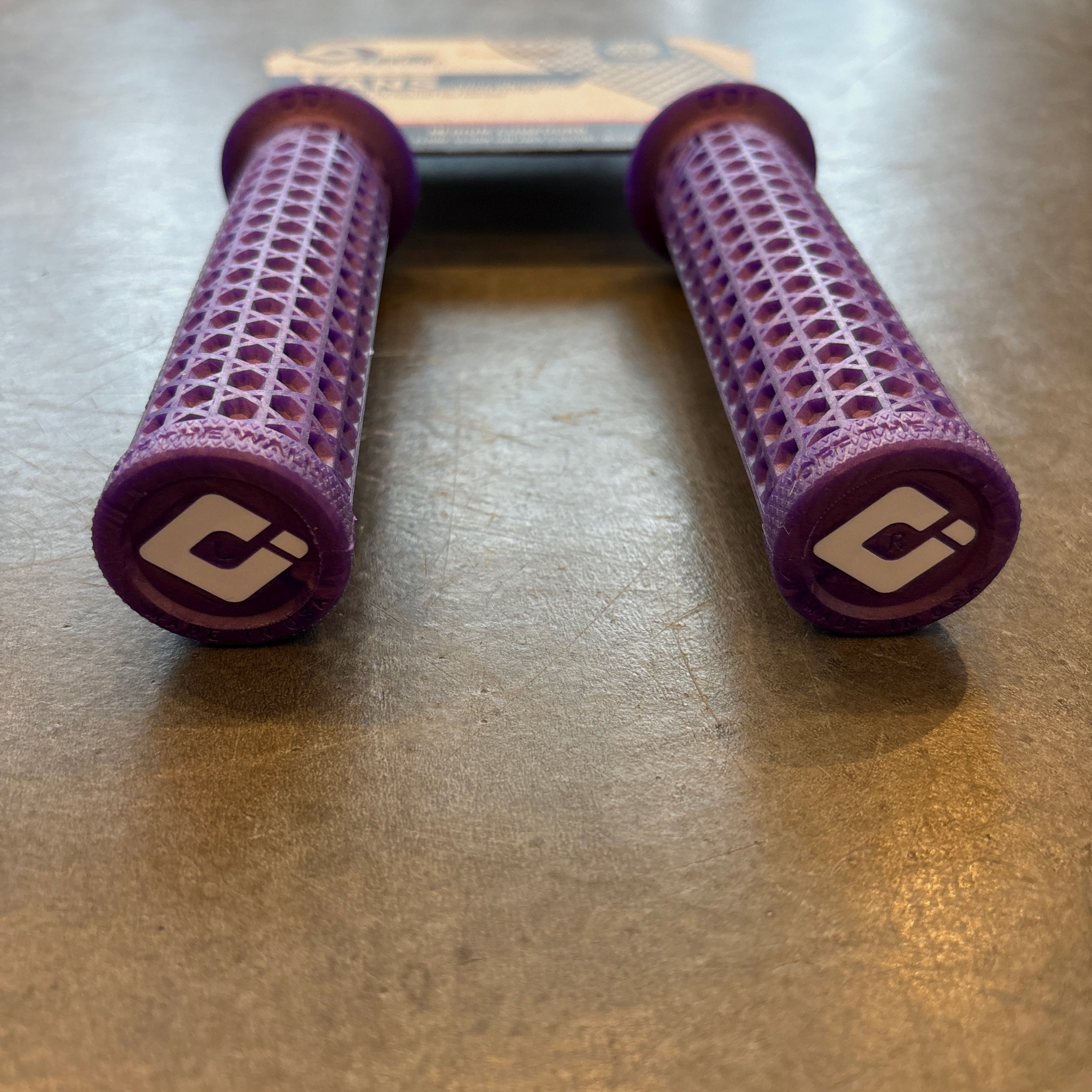 ODI × VANS ロックオングリップ PURPLE – wobikes