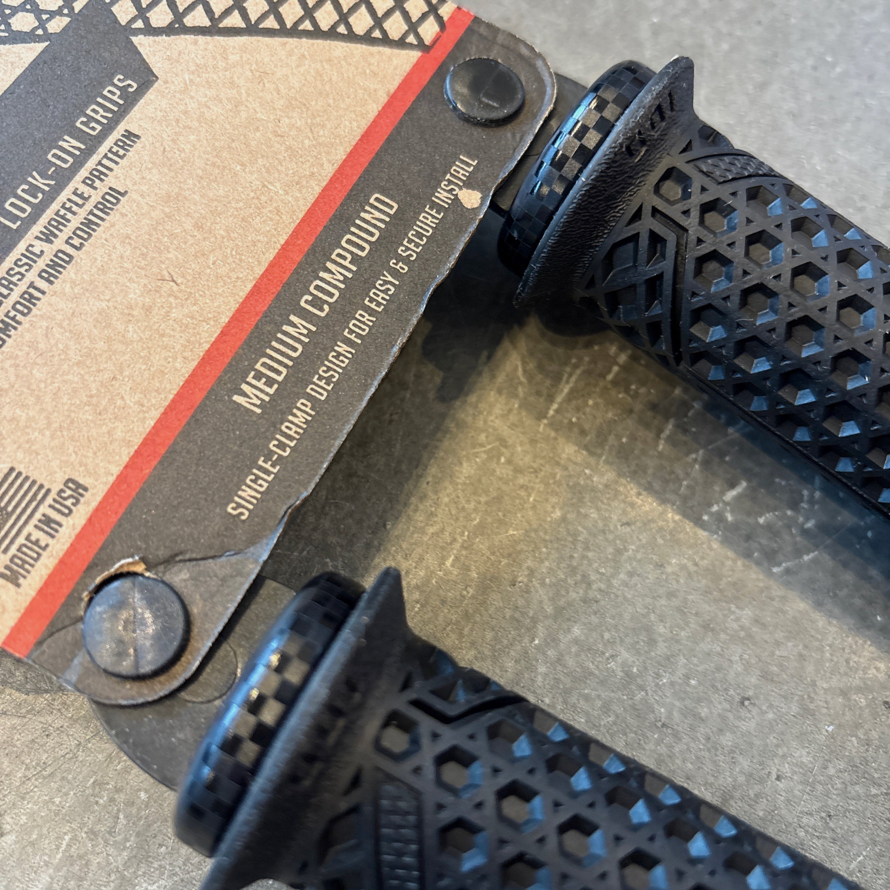 ODI × VANS ロックオングリップ BLACK – wobikes