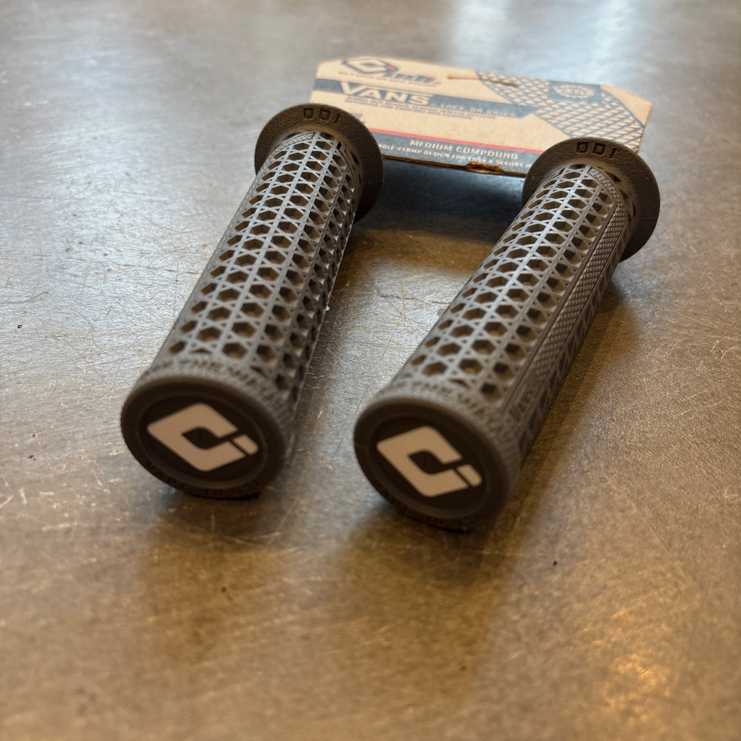 ODI × VANS ロックオングリップ  GRAPHITE